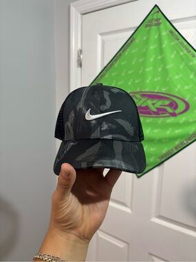 NWT Nike Camouflage Black Trucker Cap Mesh Legacy91 Snapback Mens Hat Aerobill